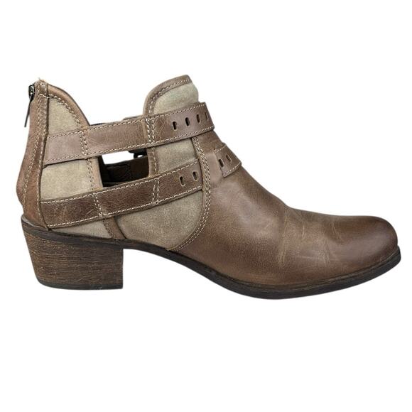 UGG Women’s Patsy Brown Leather Buckle Ankle Boot Size US 9.5 - Picture 4 of 11